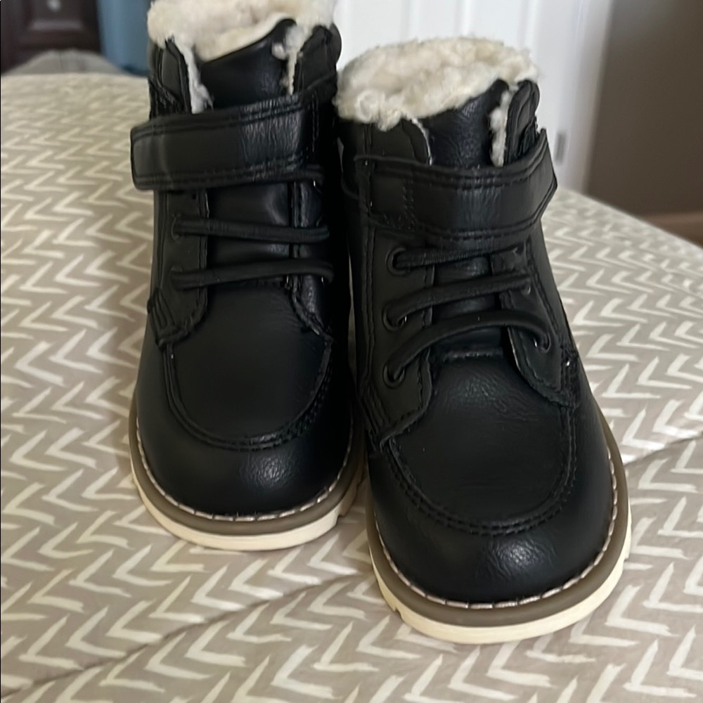NWOT Old Navy Black Kids Shoes with Faux Fur Lining